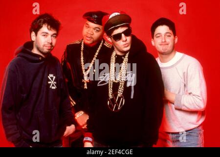 CLARKSTON, MI - LUGLIO 29: (L-R) Adam Yauch (MCA) (1964-2012), DJ Hurricane, Mike Diamond (Mike D) e Adam Horovitz (ad-Rock) dei Beastie Boys posa per un ritratto in studio durante il Together Forever Tour il 29 luglio 1987 al Pine Knob Music Theatre di Clarkston, Michigan. Credit: Ross Marino Archive / MediaPunch Foto Stock