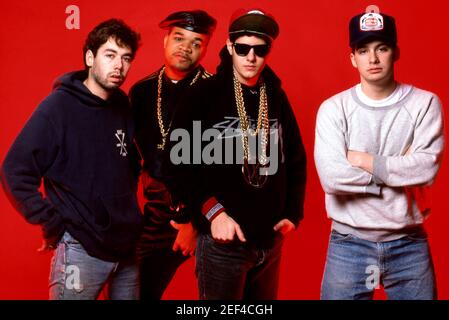 CLARKSTON, MI - LUGLIO 29: (L-R) Adam Yauch (MCA) (1964-2012), DJ Hurricane, Mike Diamond (Mike D) e Adam Horovitz (ad-Rock) dei Beastie Boys posa per un ritratto in studio durante il Together Forever Tour il 29 luglio 1987 al Pine Knob Music Theatre di Clarkston, Michigan. Credit: Ross Marino Archive / MediaPunch Foto Stock