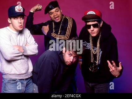 CLARKSTON, MI - LUGLIO 29: (L-R) Adam Horovitz (ad-Rock), Adam Yauch (MCA) (1964-2012), DJ Hurricane e Mike Diamond (Mike D) dei Beastie Boys posano per un ritratto in studio durante il Together Forever Tour il 29 luglio 1987 al Pine Knob Music Theatre di Clarkston, Michigan. Credit: Ross Marino Archive / MediaPunch Foto Stock