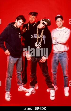 CLARKSTON, MI - LUGLIO 29: (L-R) Adam Yauch (MCA) (1964-2012), DJ Hurricane, Mike Diamond (Mike D) e Adam Horovitz (ad-Rock) dei Beastie Boys posa per un ritratto in studio durante il Together Forever Tour il 29 luglio 1987 al Pine Knob Music Theatre di Clarkston, Michigan. Credit: Ross Marino Archive / MediaPunch Foto Stock