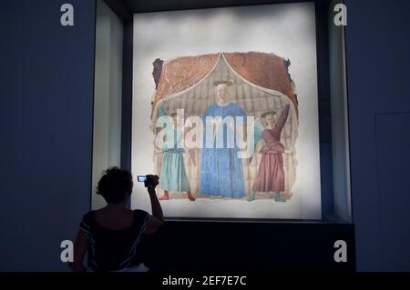 Europa, Italia, Toscana, Pronevince di Arezzo, Monterchi, Piero della Francesca, affresco della Madonna del Parto la pittura si trova a Madonna del Pa Foto Stock