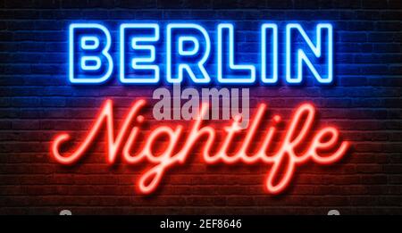 Cartello al neon su un muro di mattoni - vita notturna di Berlino Foto Stock