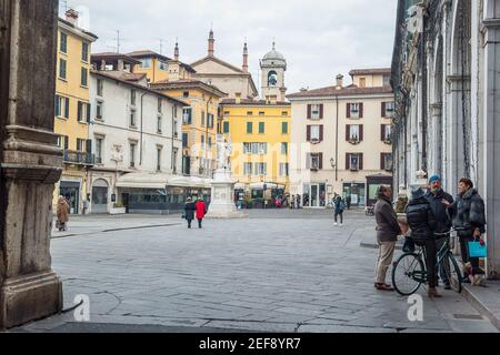 Il monumento dedicato ai dieci giorni di Brescia è Sulla Piazza della Loggia Foto Stock