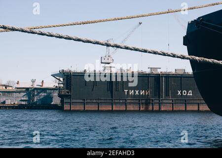 SAN PIETROBURGO, RUSSIA - 01 maggio 2019: Contenitori nella baia di San Pietroburgo, Russia Foto Stock