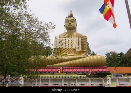 grande buddha seduto a Wewurukannala, Sri Lanka Foto Stock