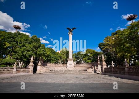 Vista ad angolo basso di un monumento, Aguascalientes, Messico Foto Stock