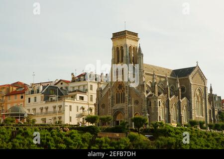 Cattedrale in una città, Eglise Sainte Eugenie, Biarritz, Francia Foto Stock