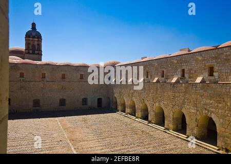 Cortile di un museo d'arte, Santo Domingo, Oaxaca, Stato di Oaxaca, Messico Foto Stock