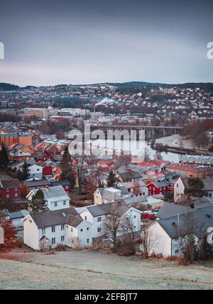 Vista della città di Trondheim in Norvegia, in una giornata gelosa. Foto Stock