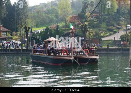 Europa, Italia, Lombardia, Imbersago, traghetto progettato da Leonardo da Vinci per attraversare il fiume Adda senza l'ausilio di motori, Foto Stock