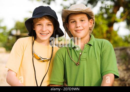 Ritratto di due fratelli sorridente Foto Stock