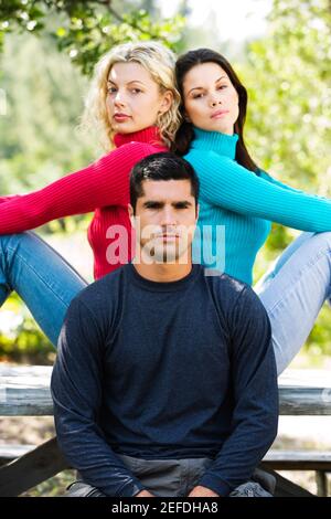 Ritratto di un mid adult e di due giovani donne Foto Stock