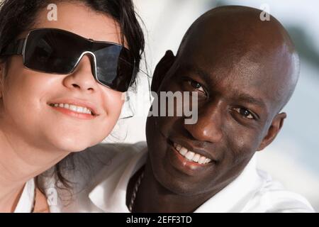 Ritratto di un mid adult con un mid adult donna sorridente Foto Stock