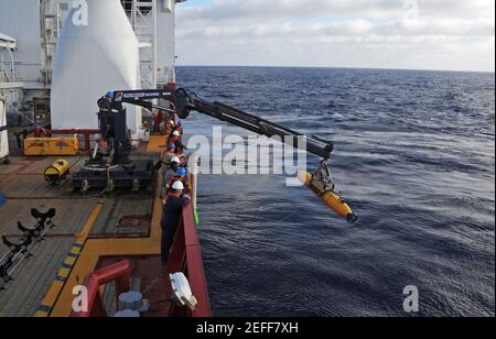 Ocean Shield utilizza il veicolo subacqueo Bluefin 21. Foto Stock