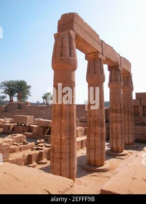 Antiche rovine di un tempio, templi di Karnak, Luxor, Egitto Foto Stock