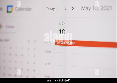 New york, USA - 17 febbraio 2021: Giorno di Gerusalemme 10 maggio su google calendario su schermo del portatile vista ravvicinata. Foto Stock