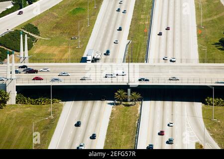 Veicoli in movimento sulla strada, Interstate 4, Orlando, Florida, Stati Uniti Foto Stock