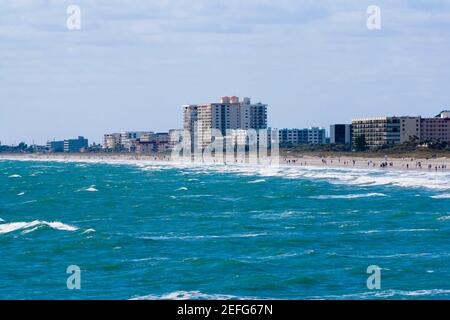 Edifici sul lungomare, Cocoa Beach, Florida, Stati Uniti Foto Stock