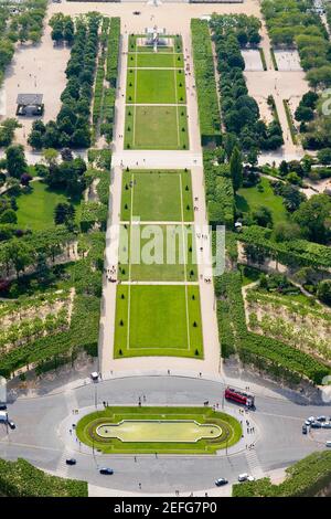 Vista aerea di una rotatoria, Champ De Mars, Parigi, Francia Foto Stock
