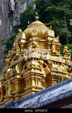 Sri Venkatachalapathi e Tempio indù Alamelu all'interno del complesso delle Grotte di Batu, Kuala Lumpur, Malesia, Sud-est asiatico Foto Stock