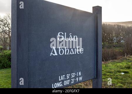 Slán Abhaile (Safe Home) segno di lingua irlandese, nella contea di Kerry Irlanda Foto Stock