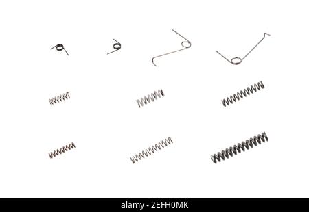 Una varietà di molle metalliche si isolano su uno sfondo bianco. Parti di meccanismi. Foto Stock