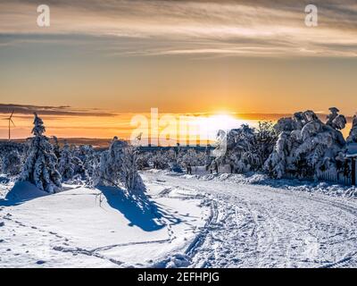Splendido paesaggio invernale nelle montagne ore sul Fichtelberg Foto Stock