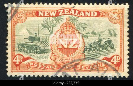 NEW ZEALAND - CIRCA 1946: Francobollo stampato dalla Nuova Zelanda, mostra Army Overseas Badge, circa 1946 Foto Stock