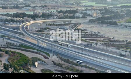 Vista di prima mattina del lusail Flyover. Ponte di Doha Foto Stock