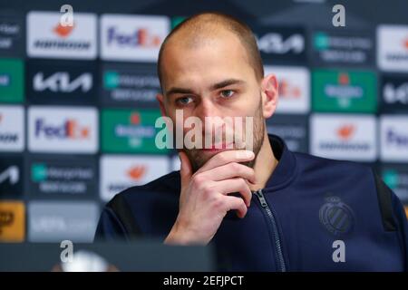 Kiev, Ucraina. 17 Feb 2021. KIEV, UCRAINA - FEBBRAIO 17: Bas Dost del Club Brugge durante una conferenza stampa del Club Brugge a NSK Olimpiyskiy il 17 Febbraio 2021 a Kiev, Ucraina prima del loro turno di UEFA Europa League del 32 contro Dynamo Kyiv. (Foto di Andrey Lukatsky/Orange Pictures) Credit: Orange Pics BV/Alamy Live News Foto Stock