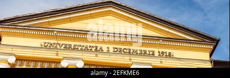 Dettagli architettonici, facciata dell'edificio dell'Università 1 Decembrie 1918, Alba Iulia, Romania, 2021 Foto Stock