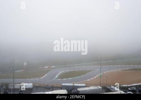 La pista, pista, sotto la nebbia e la pioggia, pluie, illustrazione durante la Formula 1 Aramco Grosser Preis Der Eifel 2020, Gran Premio di Eifel, dal 9 al 11 ottobre 2020 sulla Nürburgring, a Nürburg, Germania - Foto Antonin Vincent / DPPI Foto Stock