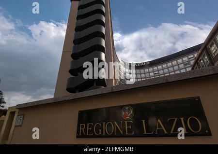 Roma, Italia 28/09/2004: Sede degli uffici amministrativi della Regione Lazio, via Cristoforo Colombo ©Andrea Sabbadini Foto Stock