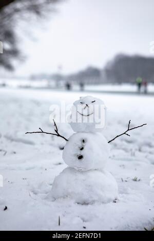 Coperte di neve il National Mall e i monumenti circostanti in DC. Foto Stock