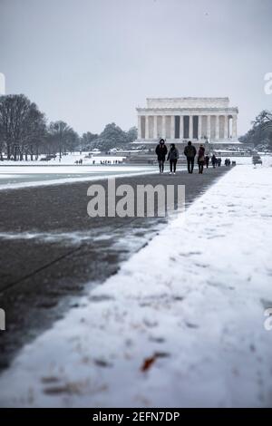 Coperte di neve il National Mall e i monumenti circostanti in era Foto Stock