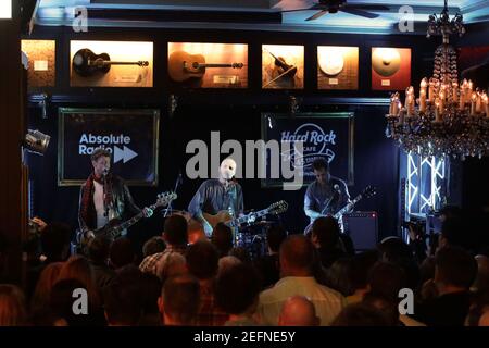 Travis è scattato sul palco all'Hard Rock Cafe di Londra, eseguendo i loro successi più grandi e il nuovo materiale del loro ultimo album Everything At Once, i Foto Stock