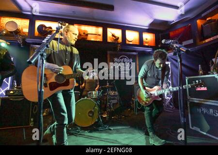 Travis è scattato sul palco all'Hard Rock Cafe di Londra, eseguendo i loro successi più grandi e il nuovo materiale del loro ultimo album Everything At Once, i Foto Stock