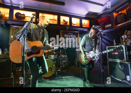 Travis è scattato sul palco all'Hard Rock Cafe di Londra, eseguendo i loro successi più grandi e il nuovo materiale del loro ultimo album Everything At Once, i Foto Stock