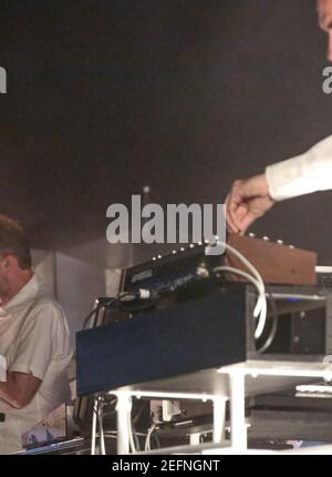 Chris Cornell ha suonato dal vivo sul palco al Royal Albert Hall a Londra durante il suo tour della verità superiore Foto Stock