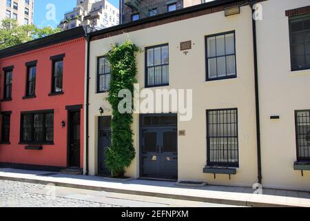 Washington Mews, una strada senza sbocco sul mare con storiche case in carrozza, Greenwich Village, Manhattan, New York City, USA Foto Stock