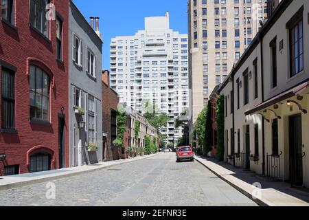 Washington Mews, una strada senza sbocco sul mare con storiche case in carrozza, Greenwich Village, Manhattan, New York City, USA Foto Stock