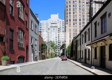 Washington Mews, una strada senza sbocco sul mare con storiche case in carrozza, Greenwich Village, Manhattan, New York City, USA Foto Stock