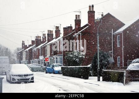 Wyberton West Road durante la neve pesante, rendendo difficile il viaggio a Boston Lincolnshire. Foto Stock