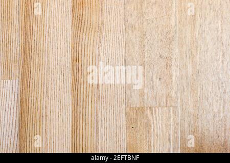 Vista di un parquet oliato in legno di frassino AS una trama o uno sfondo Foto Stock