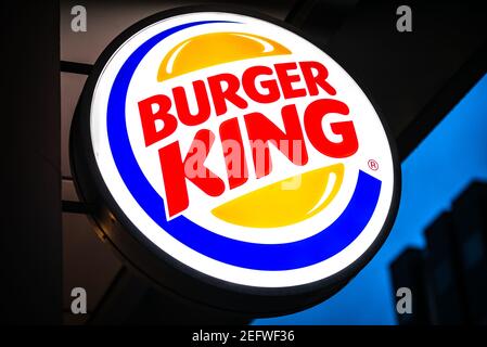 Cartello Burger King di notte Foto Stock