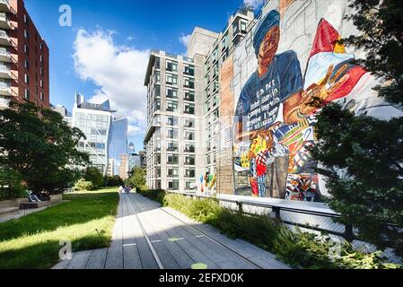 Sezione dell'High Line Park a 22nd Street con un Murale, Manhattan, New York City Foto Stock