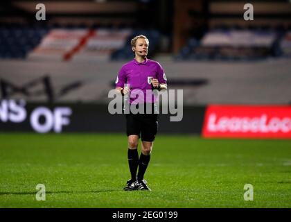 Londra, Regno Unito. 18 Feb 2021. 17 febbraio 2021; il Kiyan Prince Foundation Stadium, Londra, Inghilterra; Campionato di calcio inglese della Lega, Queen Park Rangers contro Brentford; Referee Gavin Ward Credit: Action Plus Sports Images/Alamy Live News Foto Stock