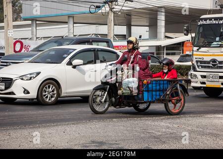 Chiangmai, Thailandia - Gennaio 29 2021: Moto privata, Honda Dream. Foto sulla strada n.121 a circa 8 km dal centro di Chiangmai, thailandia. Foto Stock