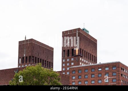 Oslo, Norvegia - 10 agosto 2019: il Municipio di Oslo. Essa ospita il consiglio comunale. È la sede dell'ceromony del Premio Nobel per la Pace ogni anno. Foto Stock