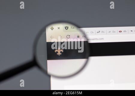 New York, USA - 15 Febbraio 2021: Sito web New Orleans Saints in browser con logo aziendale, editoriale illustrativo Foto Stock